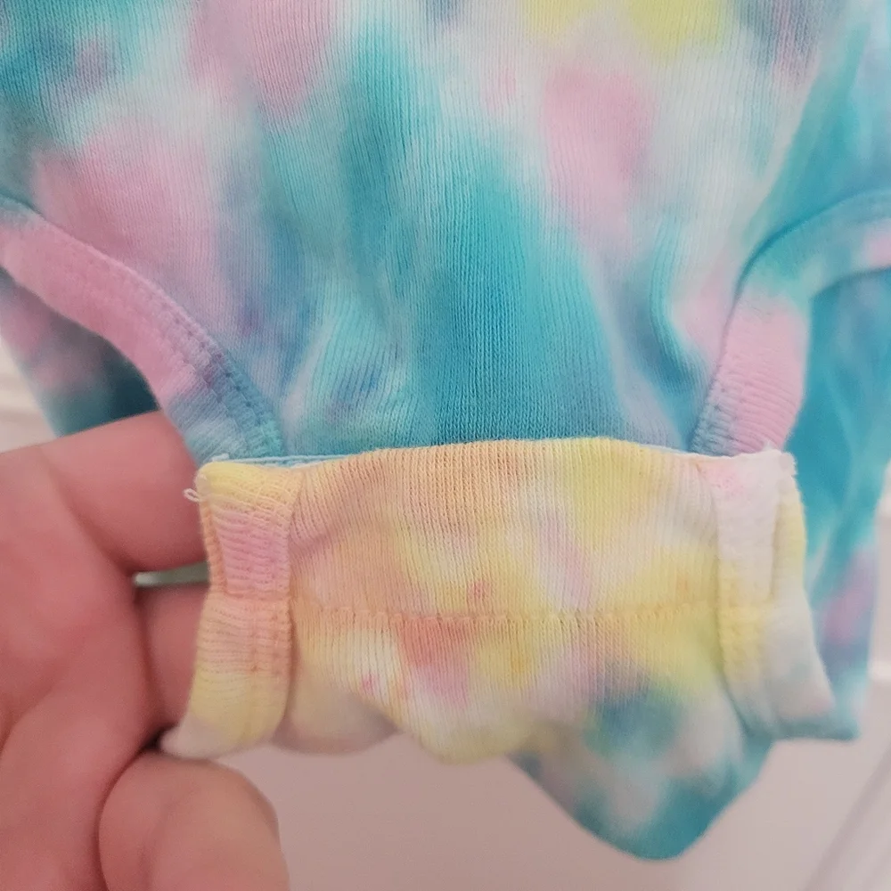 $‎ 💥3/$24 NWT Buc-ee's Tie Dye Easter Onesie